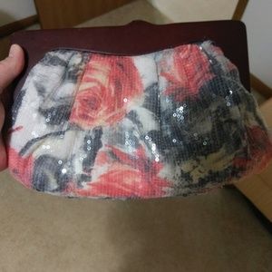 Floral sequence clutch